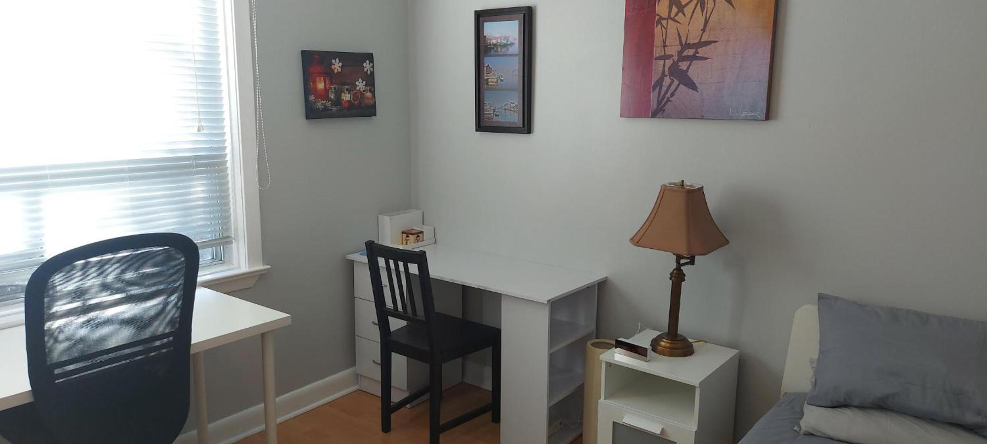 High Park Single Room With Personal Washroom And Kitchen 토론토 외부 사진